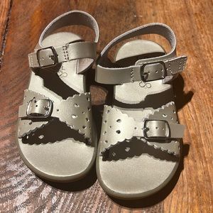 Footmates gold toddler sandals. Barely worn size 9 Toddler